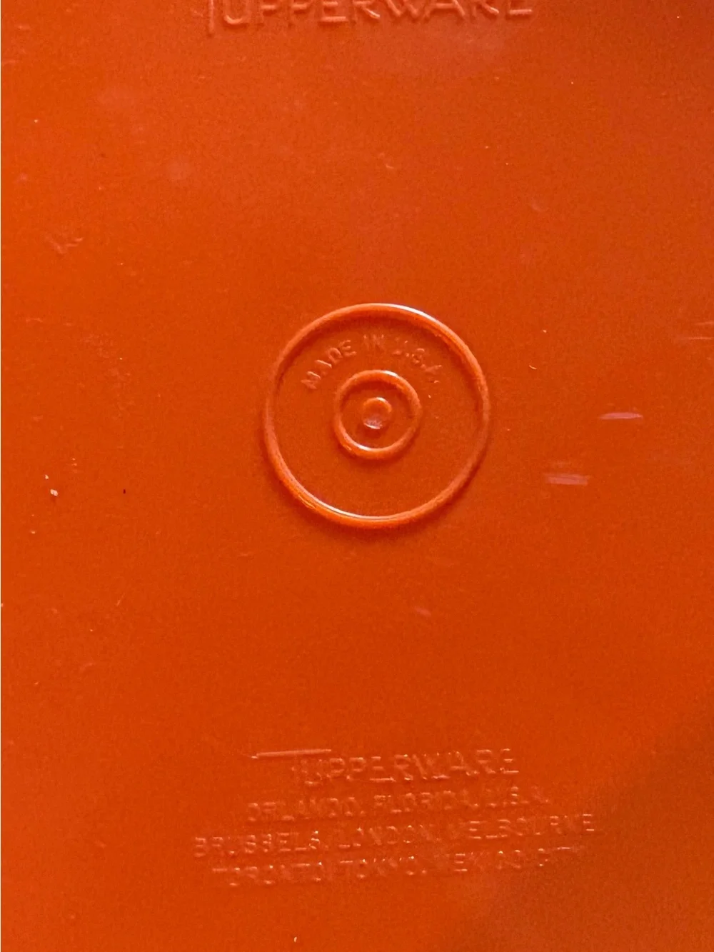 Tupperware Servalier canisters, Set of 4 (top to one is broken), Orange